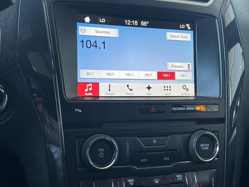 Used 2017 Ford Explorer XLT w/ Equipment Group 202A FWD image 19
