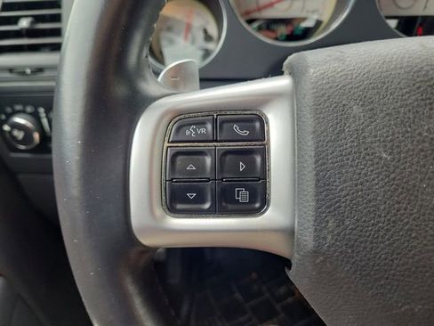 Used 2014 Dodge Challenger SXT RWD image 18