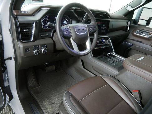 Used 2024 GMC Sierra 3500 Denali w/ Denali Reserve Package image 12