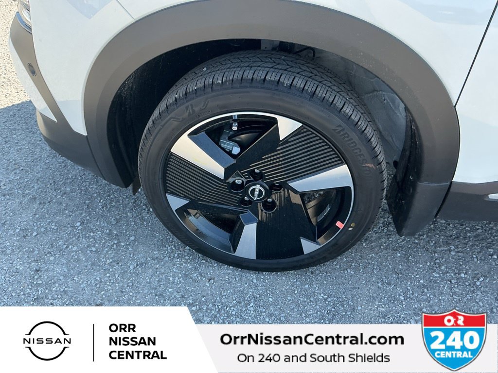 Used 2026 Nissan Kicks SR w/ SR Premium Package FWD image 9