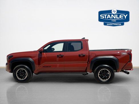 Used 2025 Toyota Tacoma TRD Off-Road AWD/4WD image 4