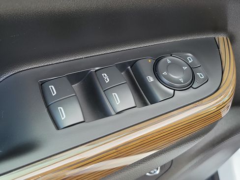 Used 2023 GMC Acadia SLE w/ Driver Convenience Package FWD image 19