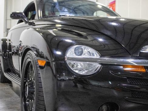 Used 2005 Chevrolet SSR LS 2dr Regular Cab Convertible w/ Preferred Equipment Group image 40