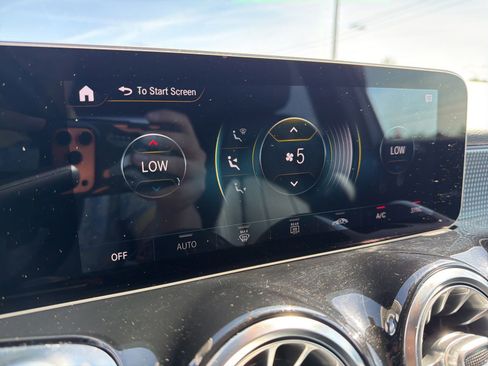 Used 2021 Mercedes-Benz GLB 250 4MATIC image 15