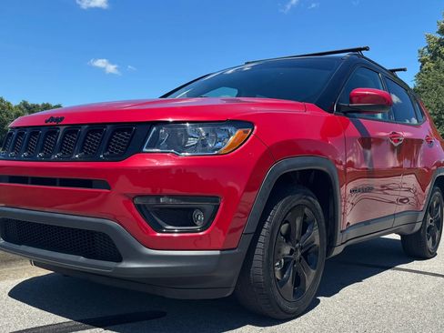 Used 2018 Jeep Compass Latitude w/ Popular Equipment Group FWD image 3