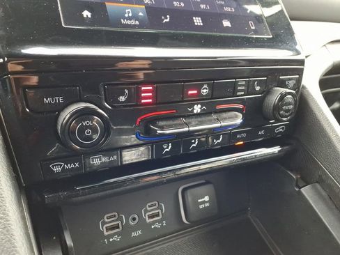 Used 2024 Jeep Grand Cherokee Altitude image 23