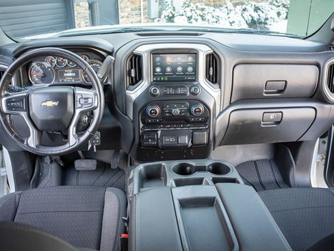 Used 2020 Chevrolet Silverado 1500 LT image 30