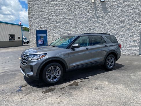 New 2026 Ford Explorer Active w/ Active Comfort Package AWD/4WD image 4