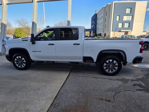 Used 2024 Chevrolet Silverado 2500 Custom w/ Custom Convenience Package image 5