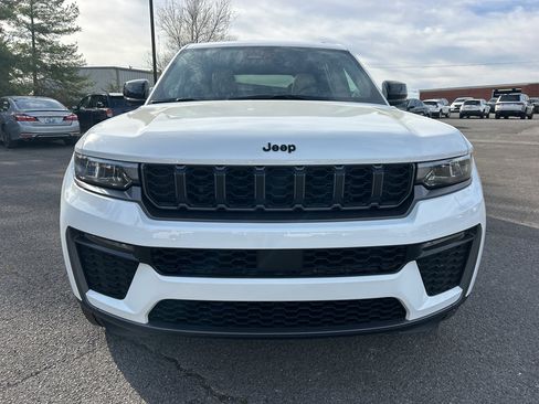 New 2026 Jeep Grand Cherokee Limited w/ Limited Altitude Package AWD/4WD image 2