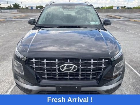 Used 2025 Hyundai Venue SEL FWD image 16