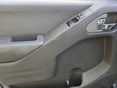 Used 2017 Nissan Frontier SV w/ SV Value Truck Package image 11