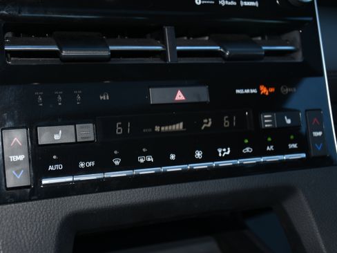 Used 2019 Toyota Avalon XSE image 15