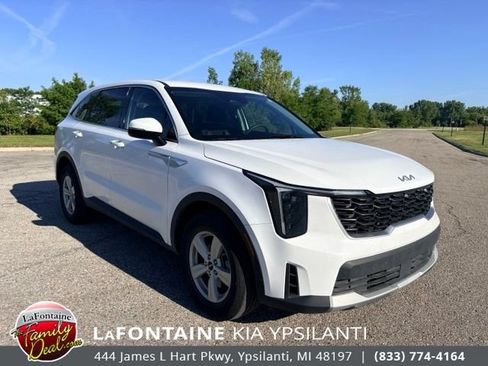 Used 2025 Kia Sorento LX FWD image 7