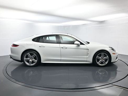Used 2019 Porsche Panamera image 16