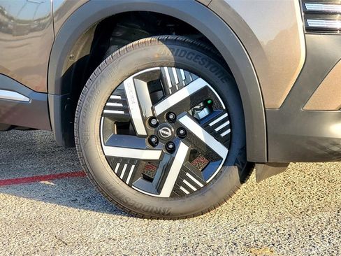 New 2025 Nissan Kicks SV w/ Charging Package image 3