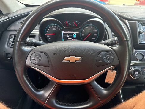 Used 2015 Chevrolet Impala LT w/ Convenience Package image 13