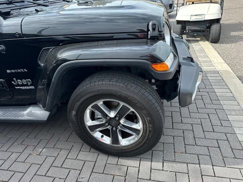 Used 2019 Jeep Wrangler Unlimited Sahara w/ Safety Group AWD/4WD image 4