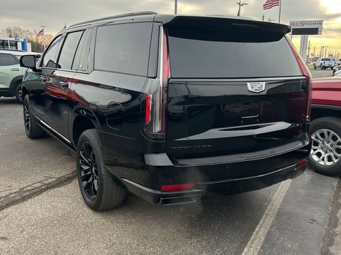 Used 2024 Cadillac Escalade ESV Sport Platinum w/ LPO, ONYX Package image 3