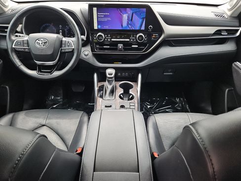 Used 2023 Toyota Highlander Limited FWD image 12