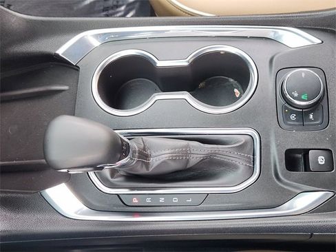 Used 2023 Chevrolet Traverse Premier image 20