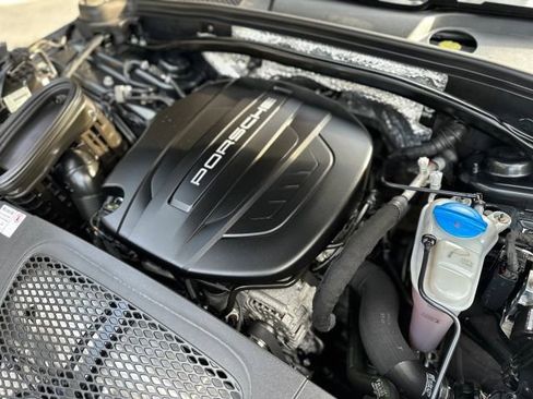 Used 2018 Porsche Macan Sport Edition image 44