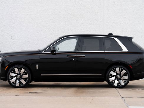 Used 2026 Rolls-Royce Cullinan image 12