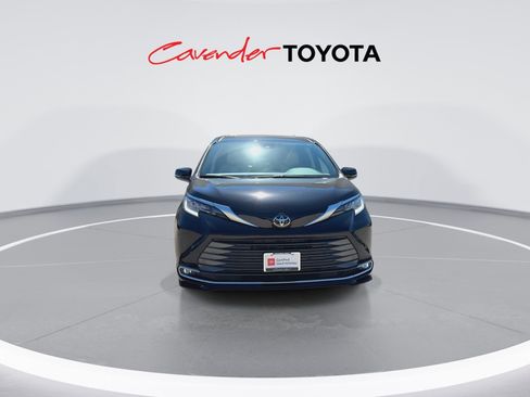Certified 2026 Toyota Sienna Limited image 3