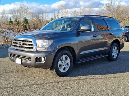 Used 2017 Toyota Sequoia SR5 image 3