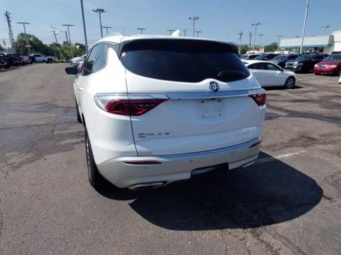 Certified 2024 Buick Enclave Essence AWD/4WD image 7