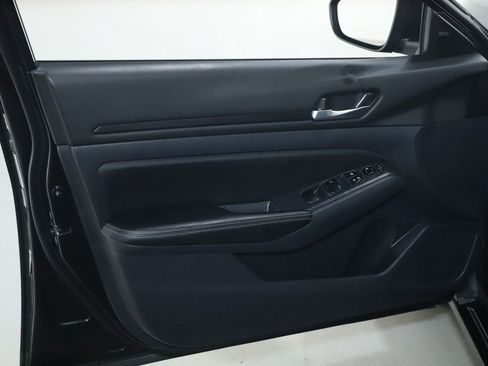 Used 2025 Nissan Altima 2.5 SV FWD image 15