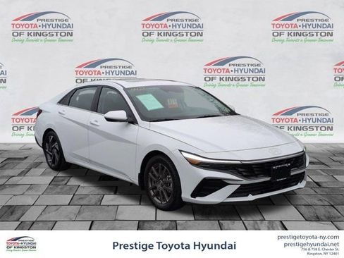 Used 2024 Hyundai Elantra SEL w/ Convenience Package image 1