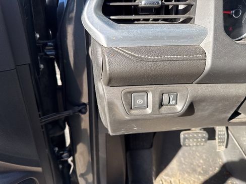 Used 2019 GMC Acadia SLE image 16