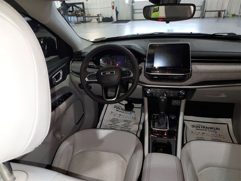 Used 2022 Jeep Compass Latitude image 15