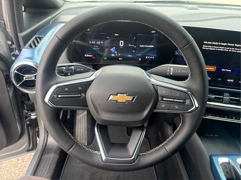 New 2026 Chevrolet Equinox EV LT image 19