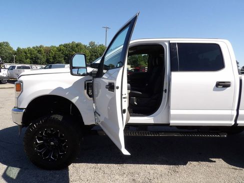Used 2022 Ford F250 XLT w/ FX4 Off-Road Package AWD/4WD image 13