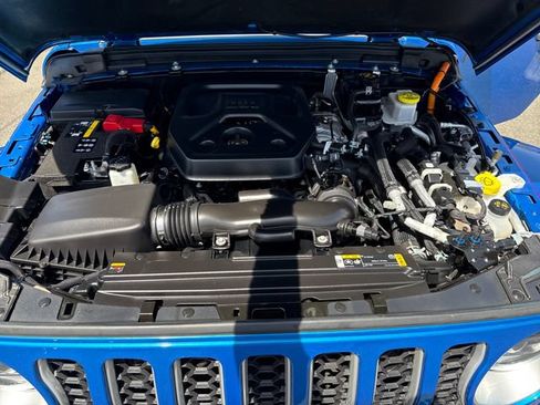 Used 2023 Jeep Wrangler Unlimited Sahara w/ Cold Weather Group AWD/4WD image 29