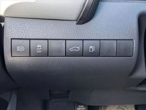 Used 2018 Toyota Camry L image 12