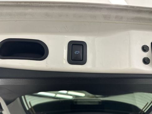 Used 2015 Toyota Highlander Plus FWD image 20