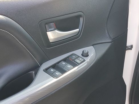 Certified 2016 Toyota Sienna SE FWD image 23