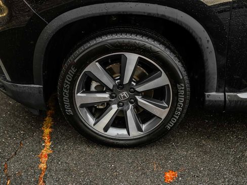 Used 2025 Honda Pilot Touring image 12