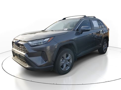 Used 2022 Toyota RAV4 XLE image 3