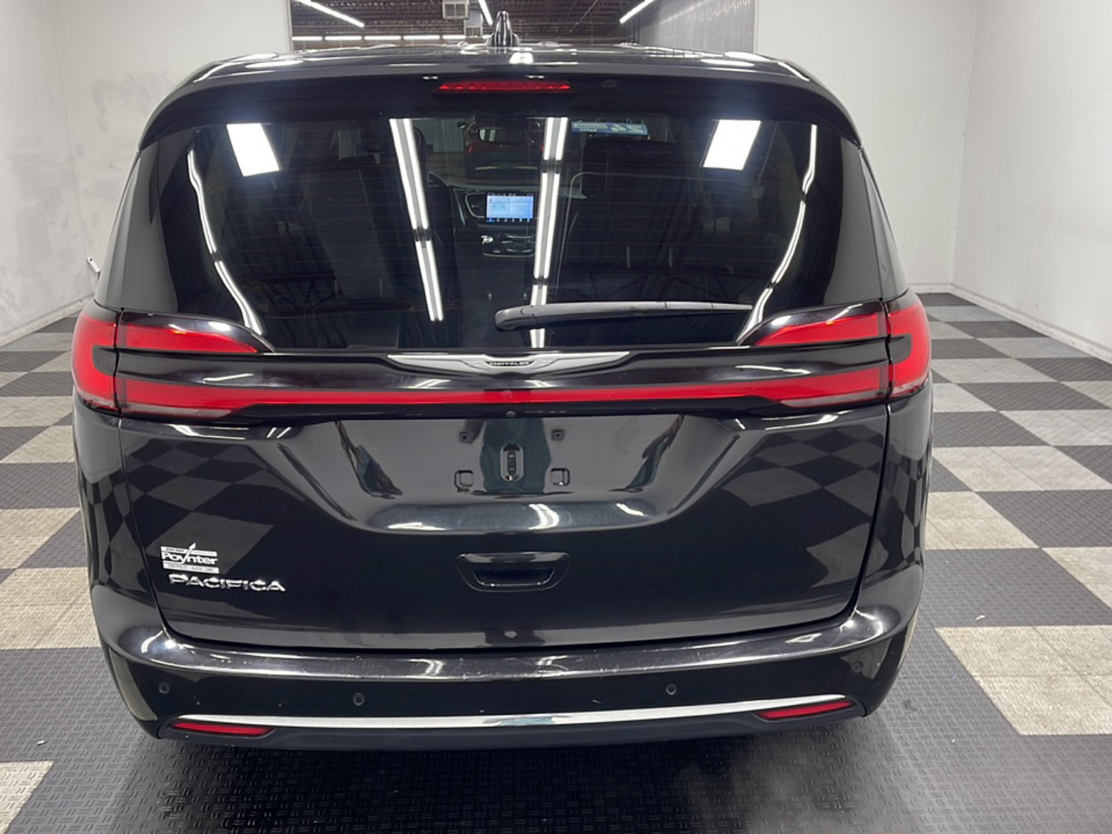 Used 2023 Chrysler Pacifica Touring-L FWD image 16