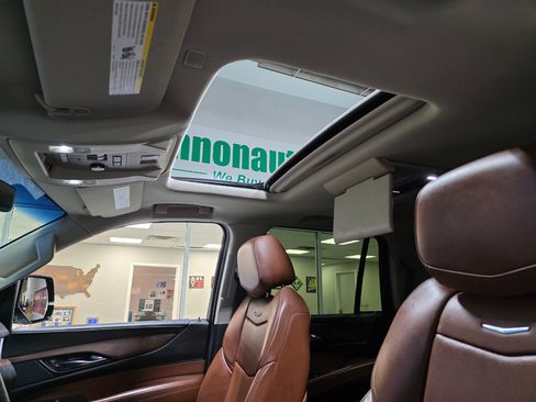 Used 2019 Cadillac Escalade Premium Luxury image 47