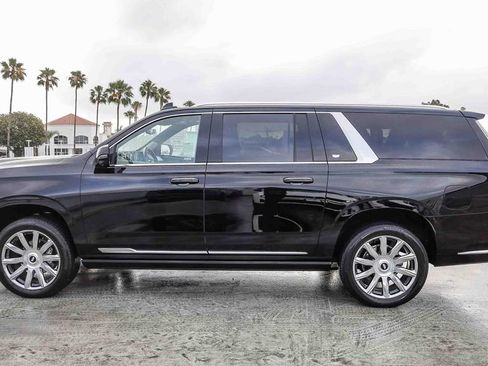 Used 2024 Cadillac Escalade ESV Premium Luxury Platinum AWD/4WD image 13