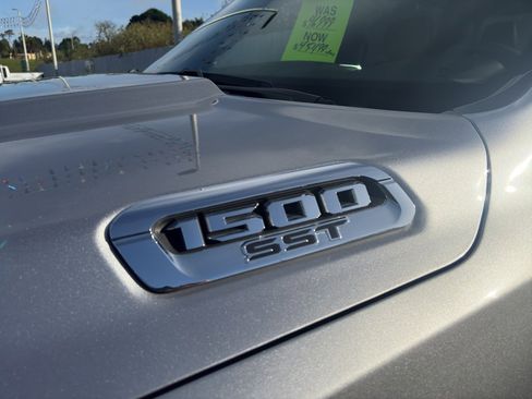 Used 2025 RAM 1500 Laramie image 3