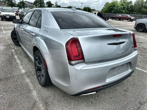 Used 2020 Chrysler 300 Touring w/ Sport Appearance Package RWD image 5