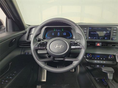 Used 2025 Hyundai Elantra Sport image 19