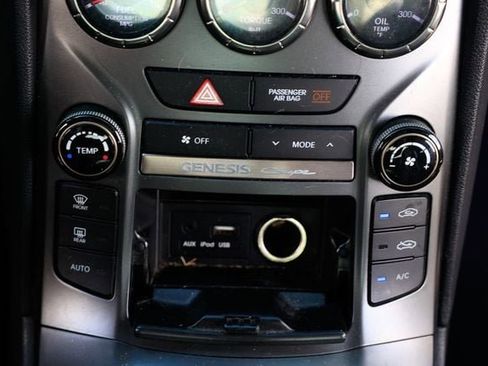 Used 2015 Hyundai Genesis 3.8 image 32