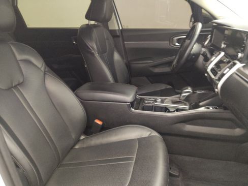 Used 2022 Kia Sorento S FWD image 21